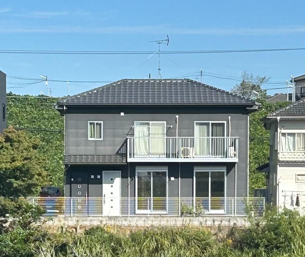 Versatile 2-Unit House in a Green Residential Area - Photo 1