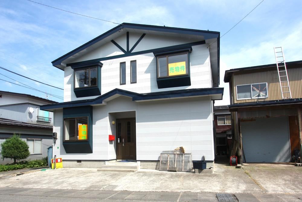 Spacious 5LDK House with Japanese Room in Yuzawa - Photo 1