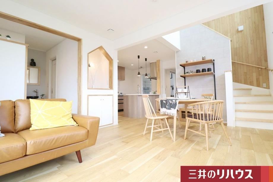 Modern 3LDK Home with Storage - Photo 1