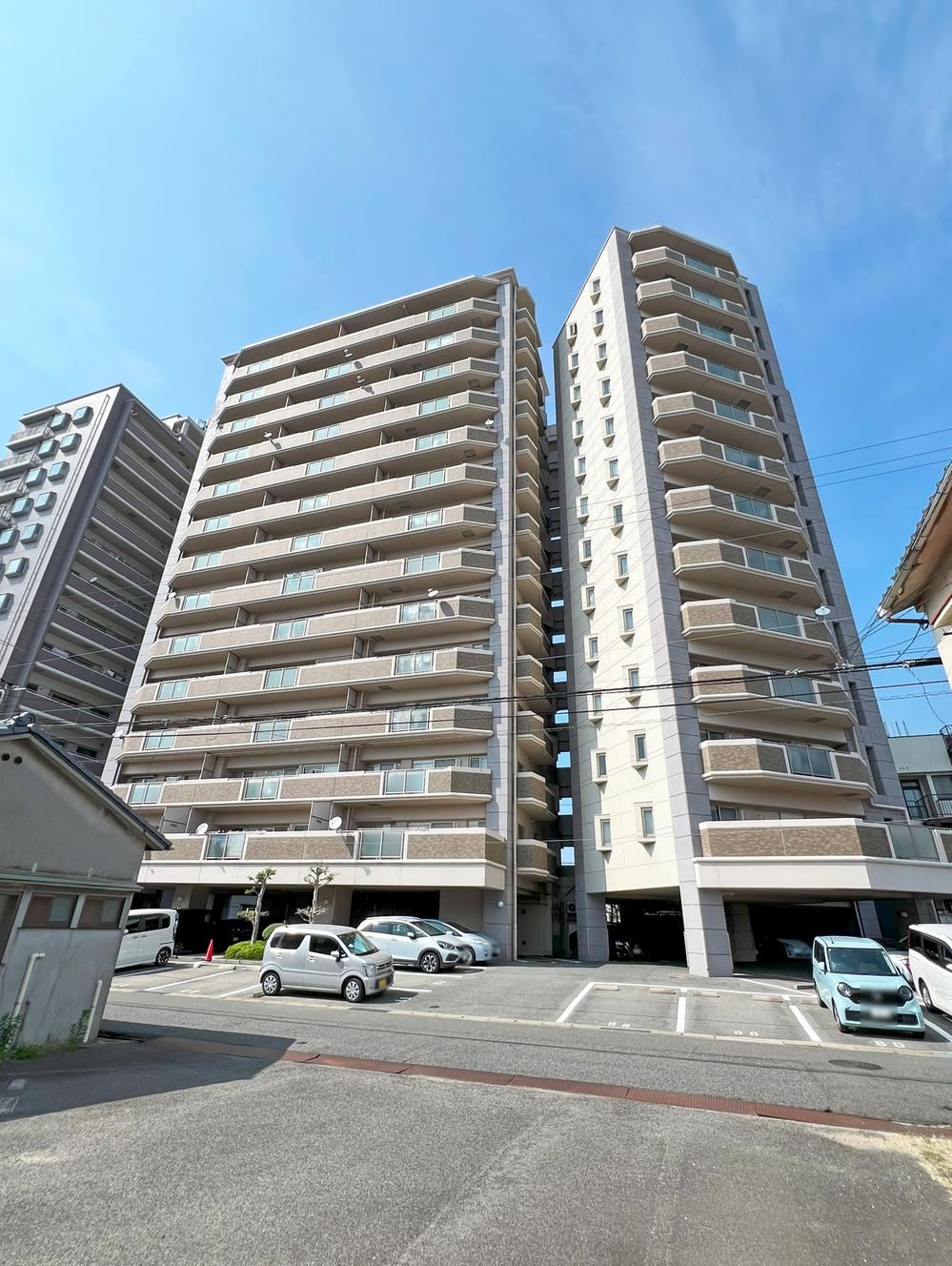 4LDK apartment in Kure, Hiroshima - Photo 1