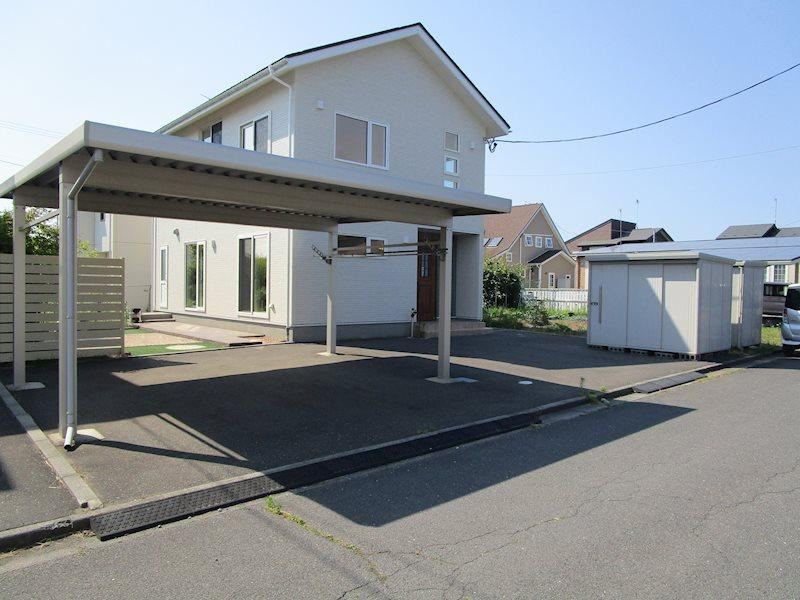 Modern 3LDK Detached House with Solar Power in Rokunohe - Photo 1