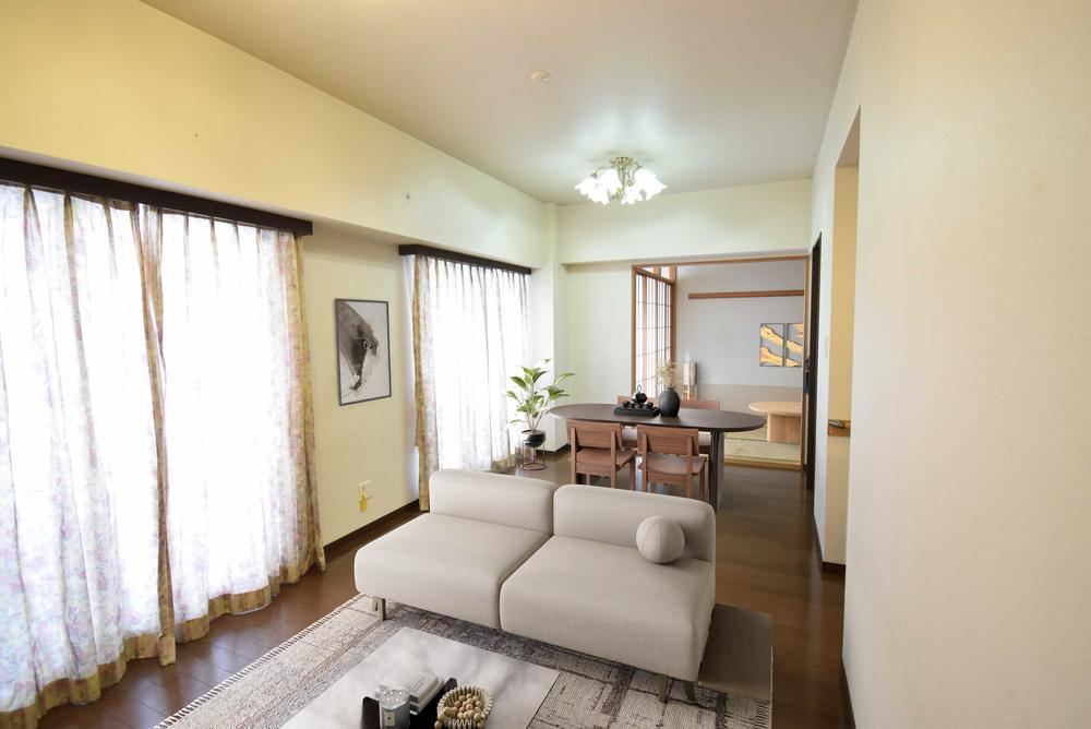 Spacious 4LDK Apartment with Scenic Views in Tsuchiura - Photo 1