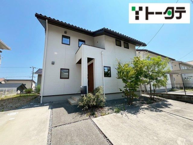 4LDK house in Mihara, Hiroshima - Photo 1