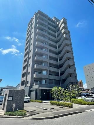 4LDK apartment in Takamatsu, Kagawa - Photo 1