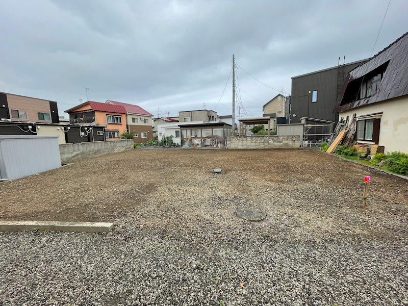 Flat Land Near Tsutsui Station - Photo 1
