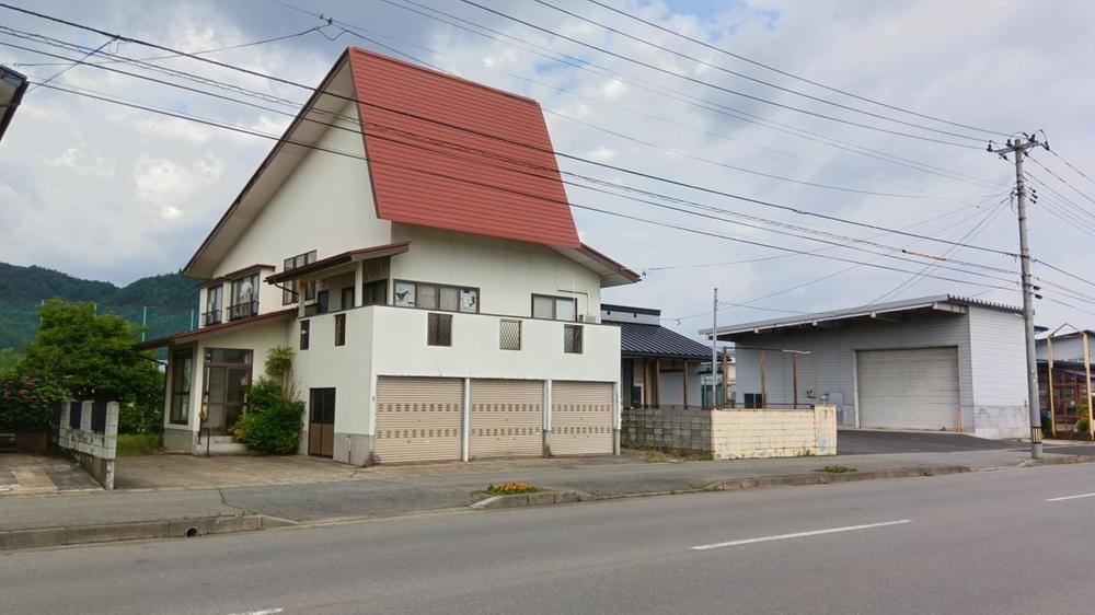 Convenient 5LDK House with Wood Stove in Yonezawa - Photo 1