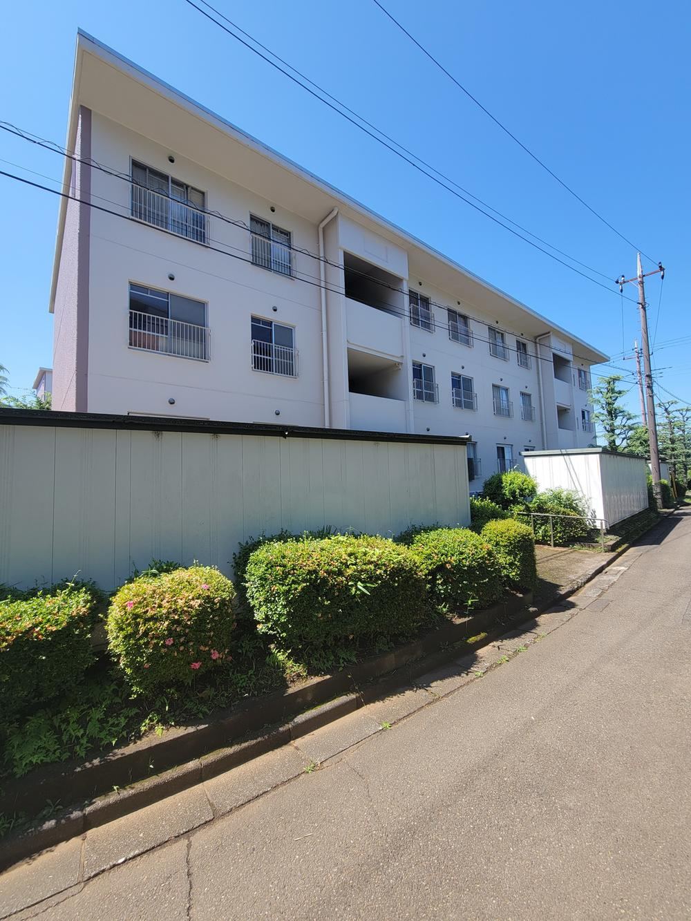 Fully Renovated 3DK Apartment Ready for Immediate Move-in - Photo 1