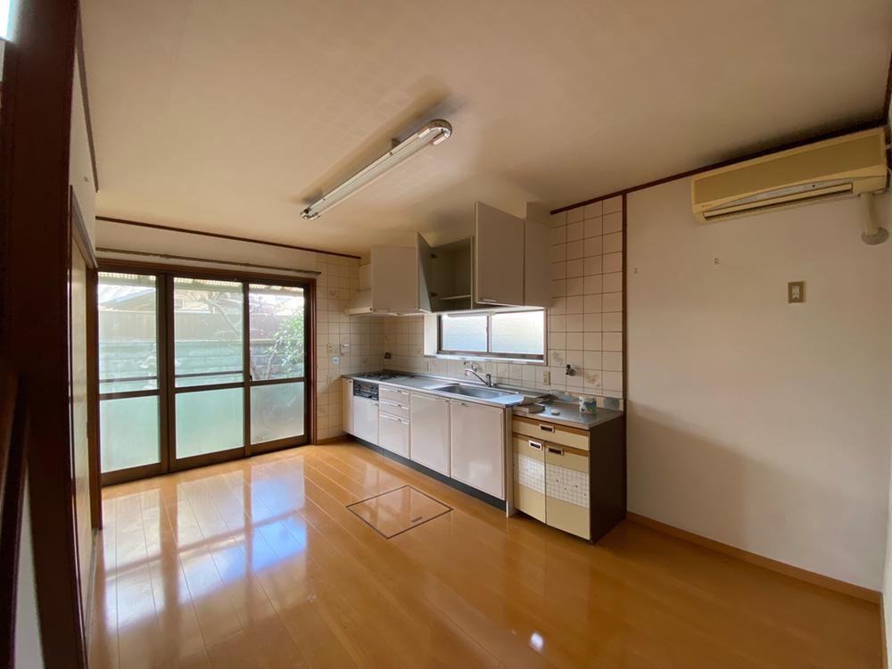 Spacious 10LDK House with Garden in Katsura, Kyoto - Photo 1