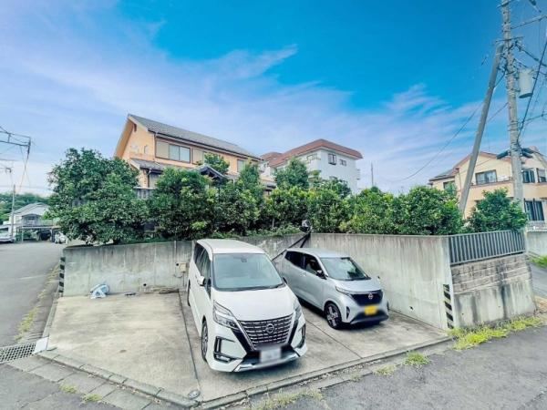 Expansive 4LDK House with Garden in Okura-cho - Photo 1