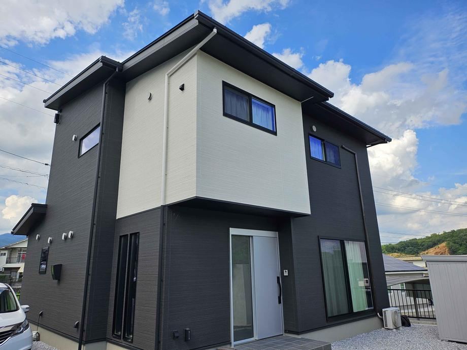 Stylish 4LDK Home with Elegant Design in Tsuyama - Photo 1