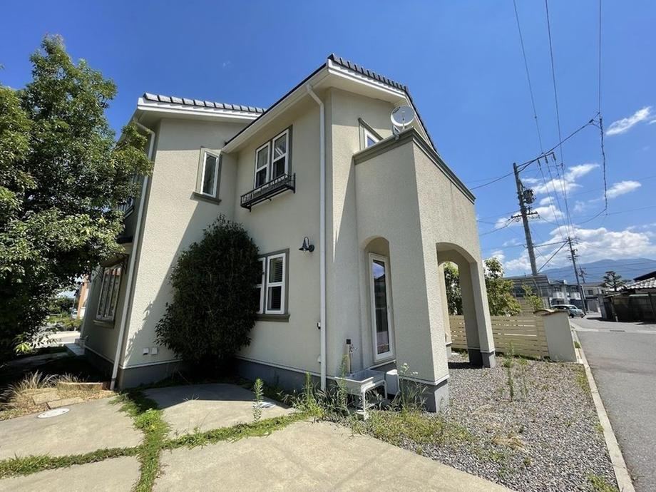 Charming 4LDK+S House with Loft in Sasabe - Photo 1