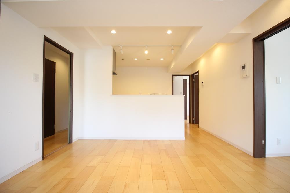 Spacious 5LDK Apartment in a Serene Neighborhood - Photo 1