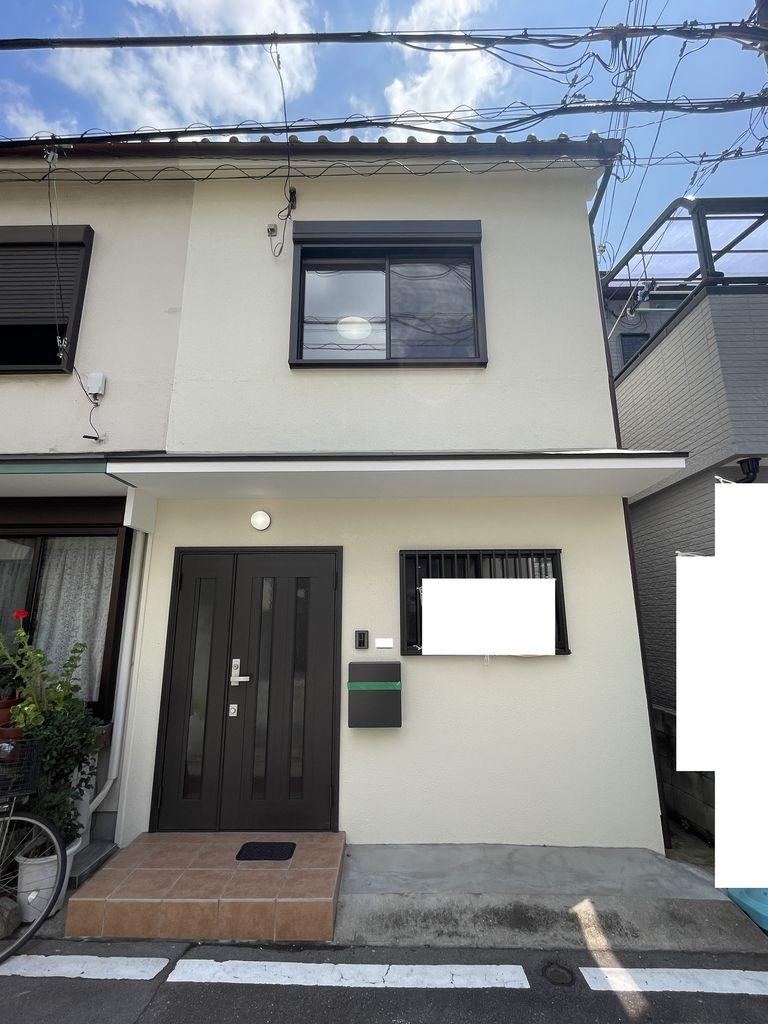 2LDK House with Modern Renovations in Ikeda - Photo 1
