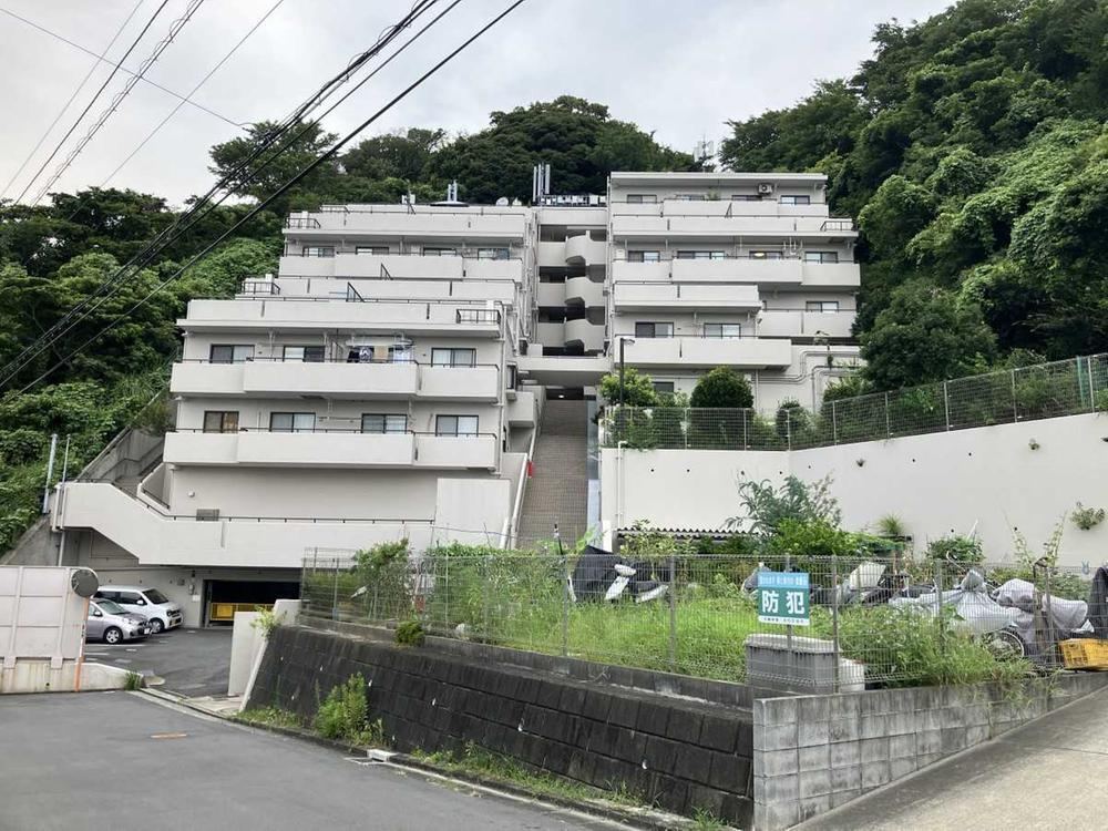 Bright 3LDK Apartment with Rooftop Terrace in Higashi-Jogō - Photo 1
