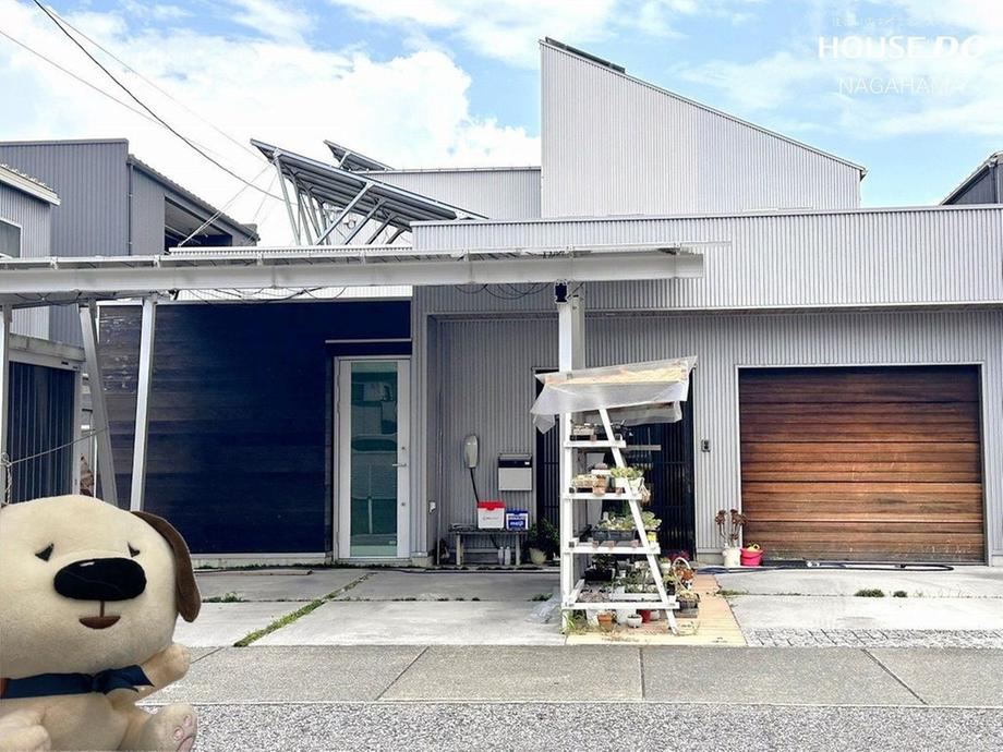 Spacious 7LDK Home with Renovated Windows - Photo 1