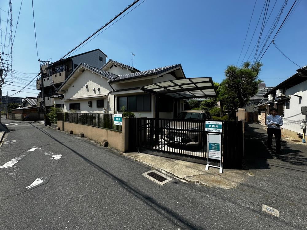 Corner Lot 5LDK with Renovations in Higashi-Osaka - Photo 1