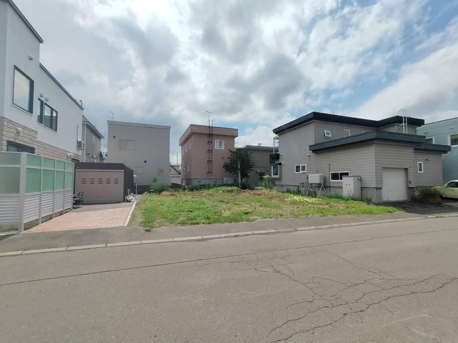 203 m² land in Higashi Ward, Sapporo, Hokkaido - Photo 1