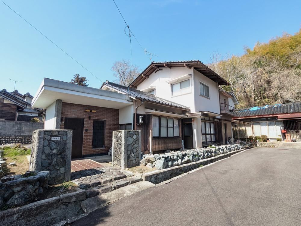 Charming 5LDK House in Hayashida - Photo 1
