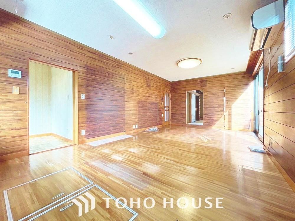 Spacious 4LDK House with Nostalgic Charm in Matsudo - Photo 1