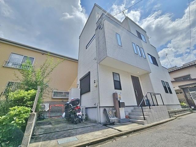 3LDK House with Solar Panels in Sakura Ward - Photo 1
