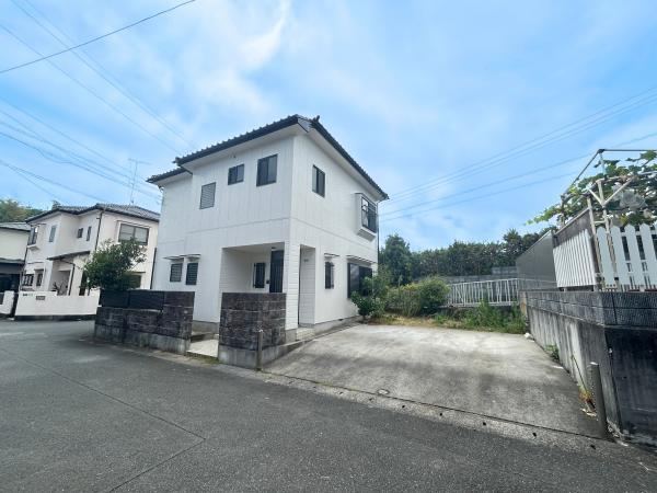 Fully Renovated 4LDK+S House with Garden - Photo 1