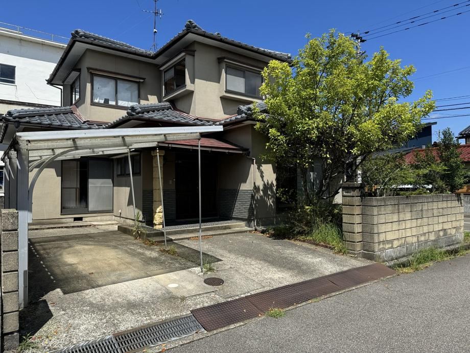 Conveniently Located 5LDK House in Kanazawa - Photo 1