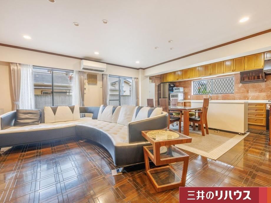 Expansive 7LDK Detached House in Kamino-cho - Photo 1