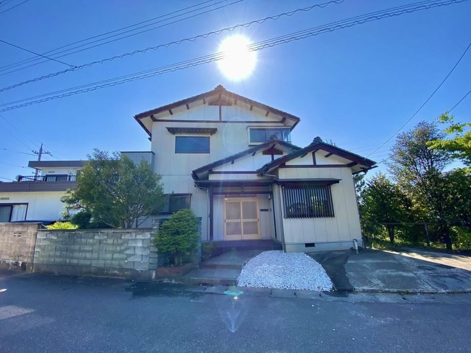 Spacious 7DK Home in Harue, Sakai - Photo 1