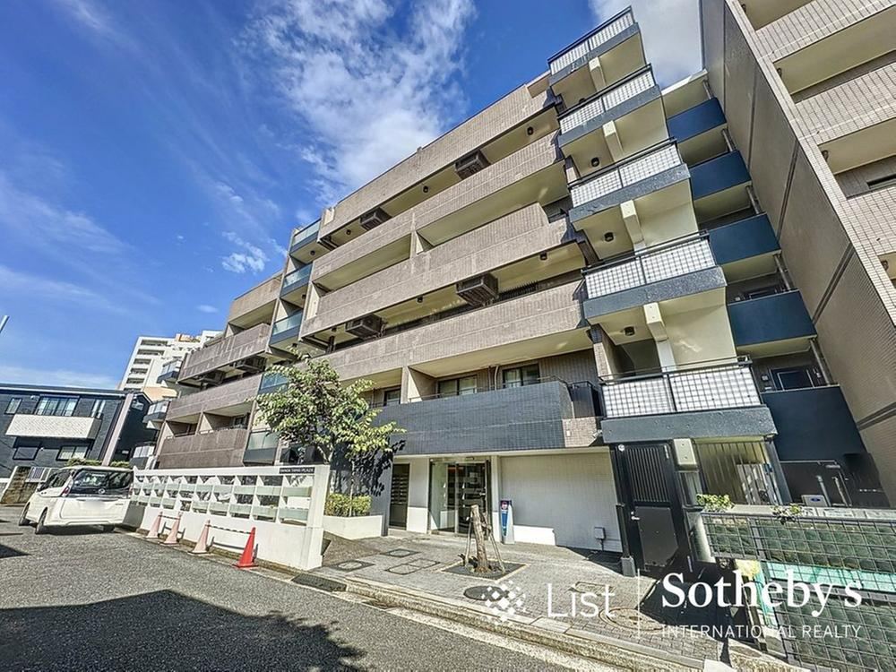 Renovated 3LDK Apartment with L-Shaped Balcony in Aoba - Photo 1