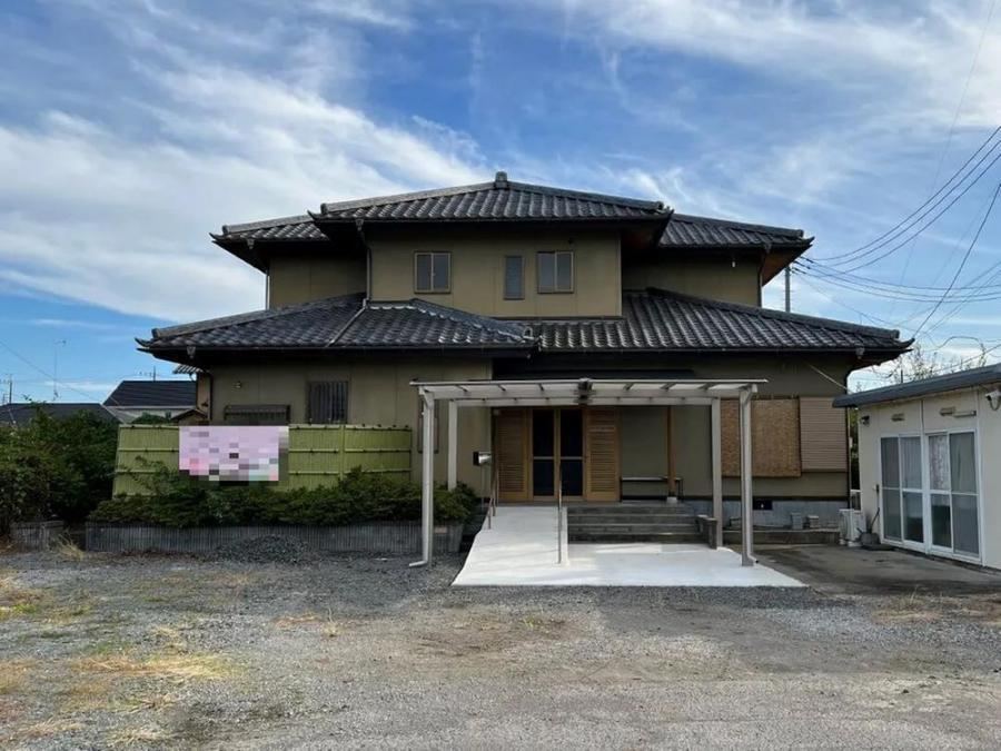 Spacious 3LDK Barrier-Free Home with Ample Parking in Mibu Town - Photo 1