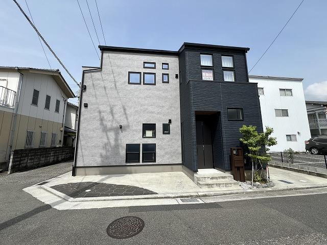 Spacious 3LDK+3S Home Near Kochi Station - Photo 1