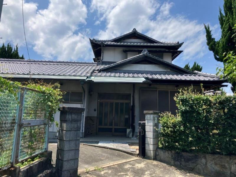 Spacious 5LDK+S Traditional Home with Garden - Photo 1