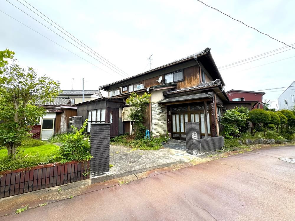 Spacious 9LDK House Near Yashirota Station - Photo 1