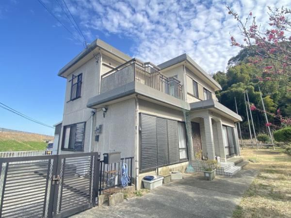 Spacious 5LDK Home with Large Land in Itoshima - Photo 1