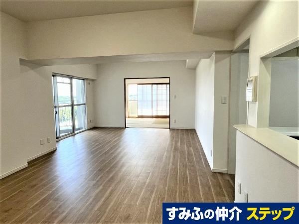 Spacious 3LDK Apartment with Great Views in Inagi City - Photo 1