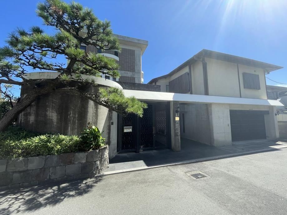 Luxurious 6LDK House in Kugenumakaigan - Photo 1