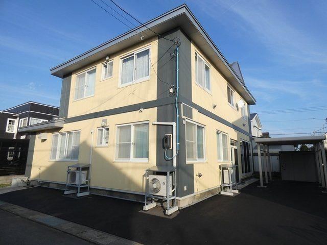 Comfortable Home with Winter Amenities - Photo 1