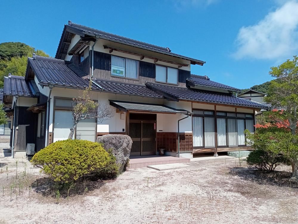 Spacious 5LDK House Near Nature in Mihonoseki - Photo 1