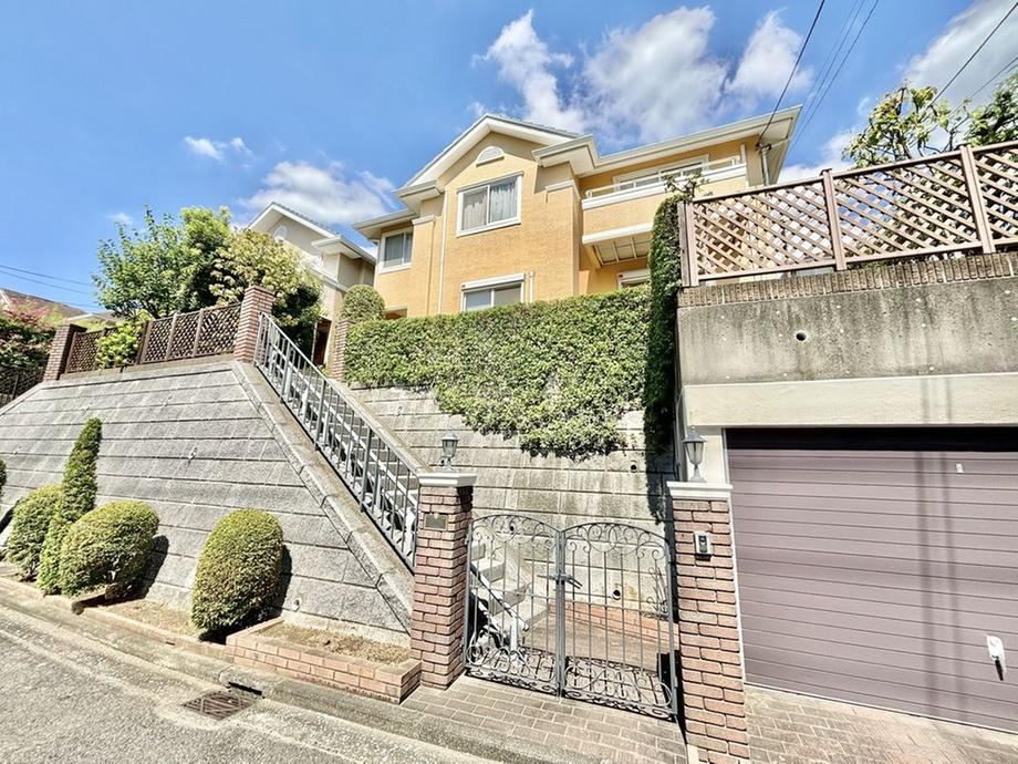 Spacious 5LDK House in Utsukushigaoka - Photo 1