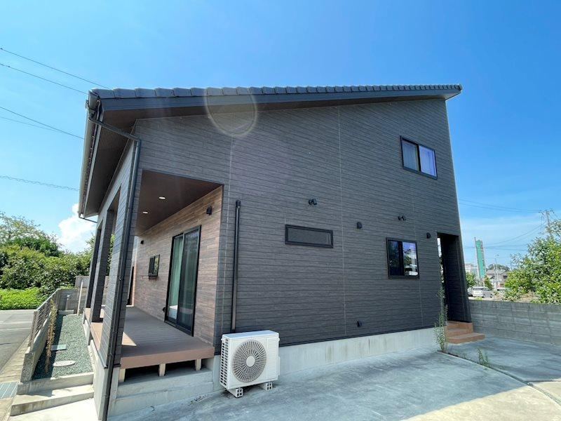 Stylish 3LDK Home with Modern Features in Niihama - Photo 1