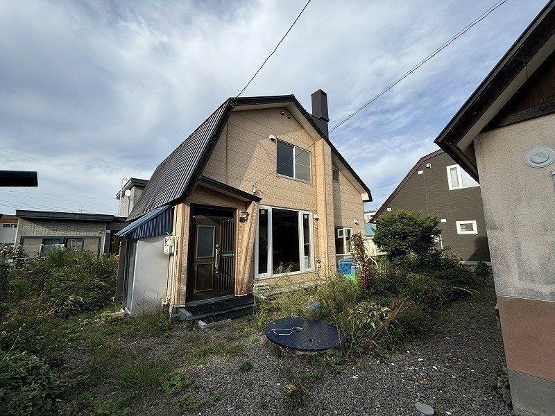 4LDK Detached House on Kujo Street - Photo 1