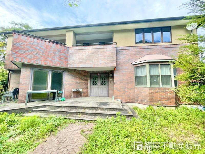Expansive 3LDK Home with Large Garden - Photo 1