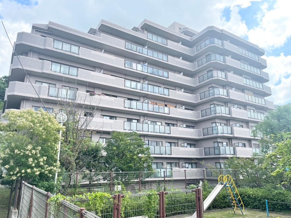 3LDK apartment in Higashiosaka, Osaka - Photo 1