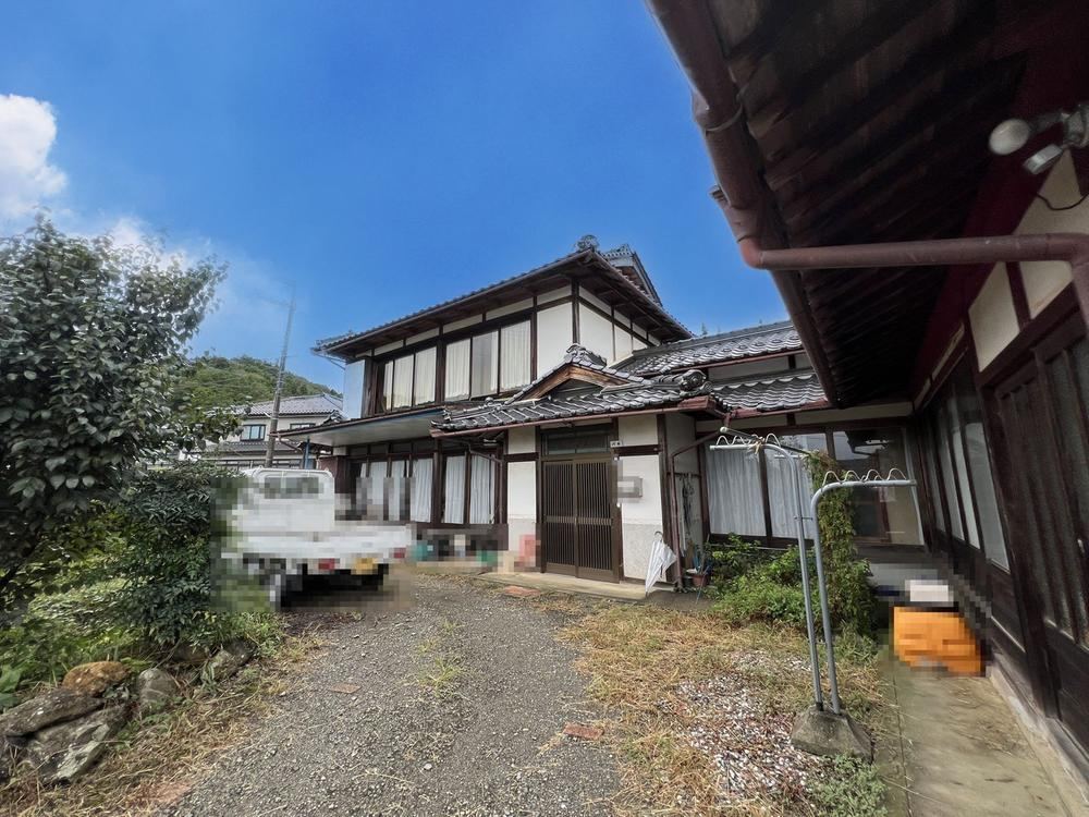 Spacious 12DK House with Large Lot in Fukuchiyama - Photo 1