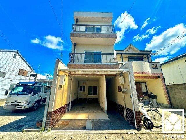 Spacious 4DK Home with Great Potential in Fushimi - Photo 1