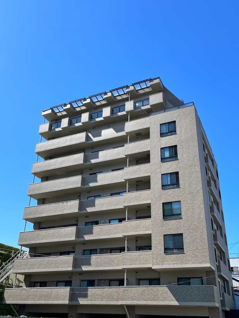 Spacious 4LDK Corner Apartment in Honcho-dori - Photo 1