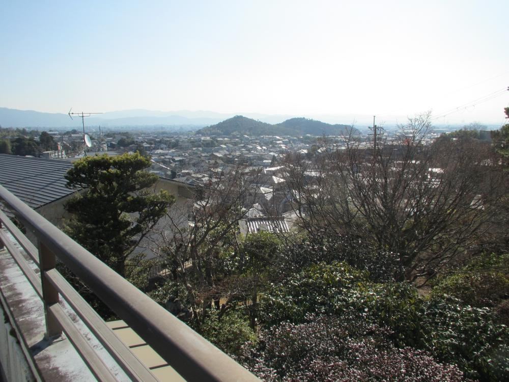 Expansive 6LDK Home with Scenic Views in Narutaki - Photo 1