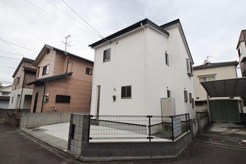 Renovated 3LDK House with Solar Power in Matsuyama - Photo 1