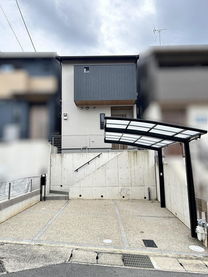 Charming 3LDK House with Parking in Yamashina - Photo 1