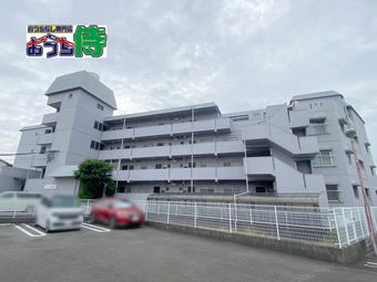 5LDK apartment in Yatomi